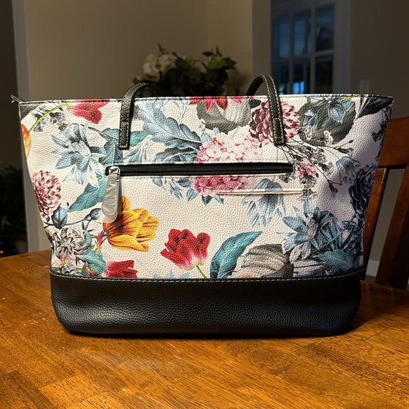 NWOT leather tote/shoulder bag. - Picture 2 of 11